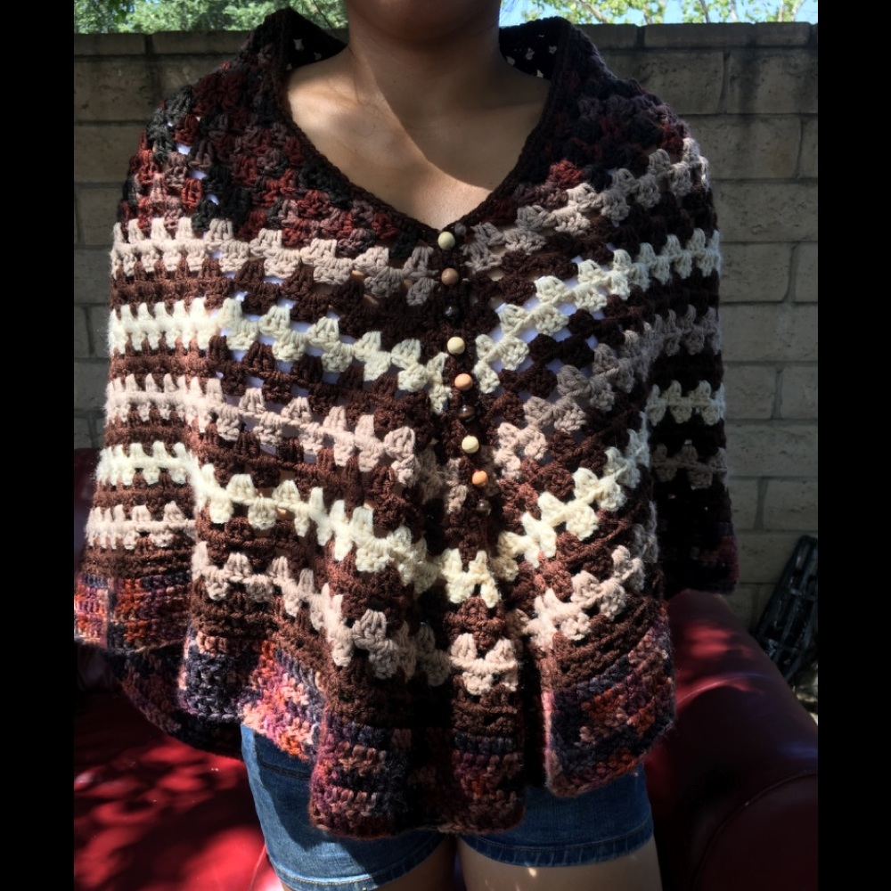 Hand-knit fringe cape 🍁🍂
